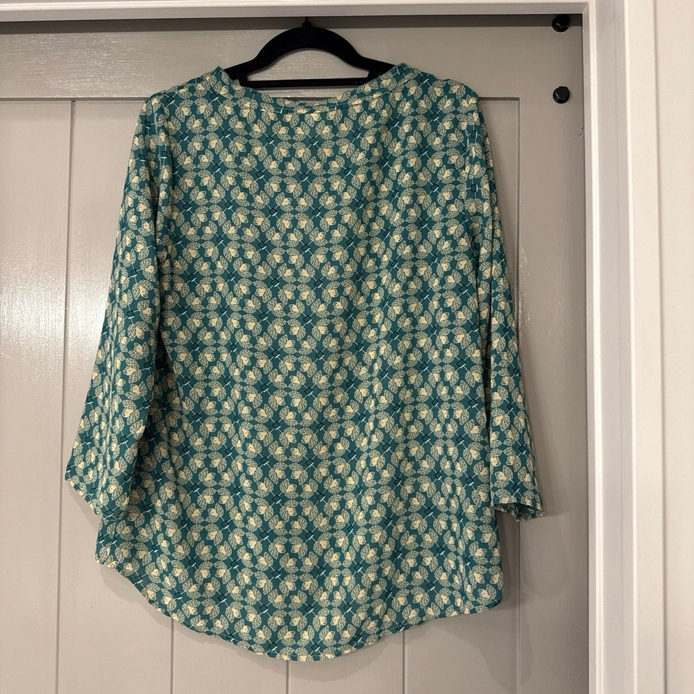 Cabi Womens Blouse Size Medium Sheer Green Leaf Print High Low Hem - Picture 3 of 8